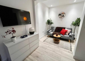 Modern Boutique Apartment Great Location